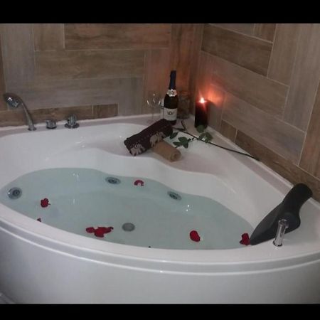 Marina Jacuzzi Apartment Free Parking 诺威萨 外观 照片